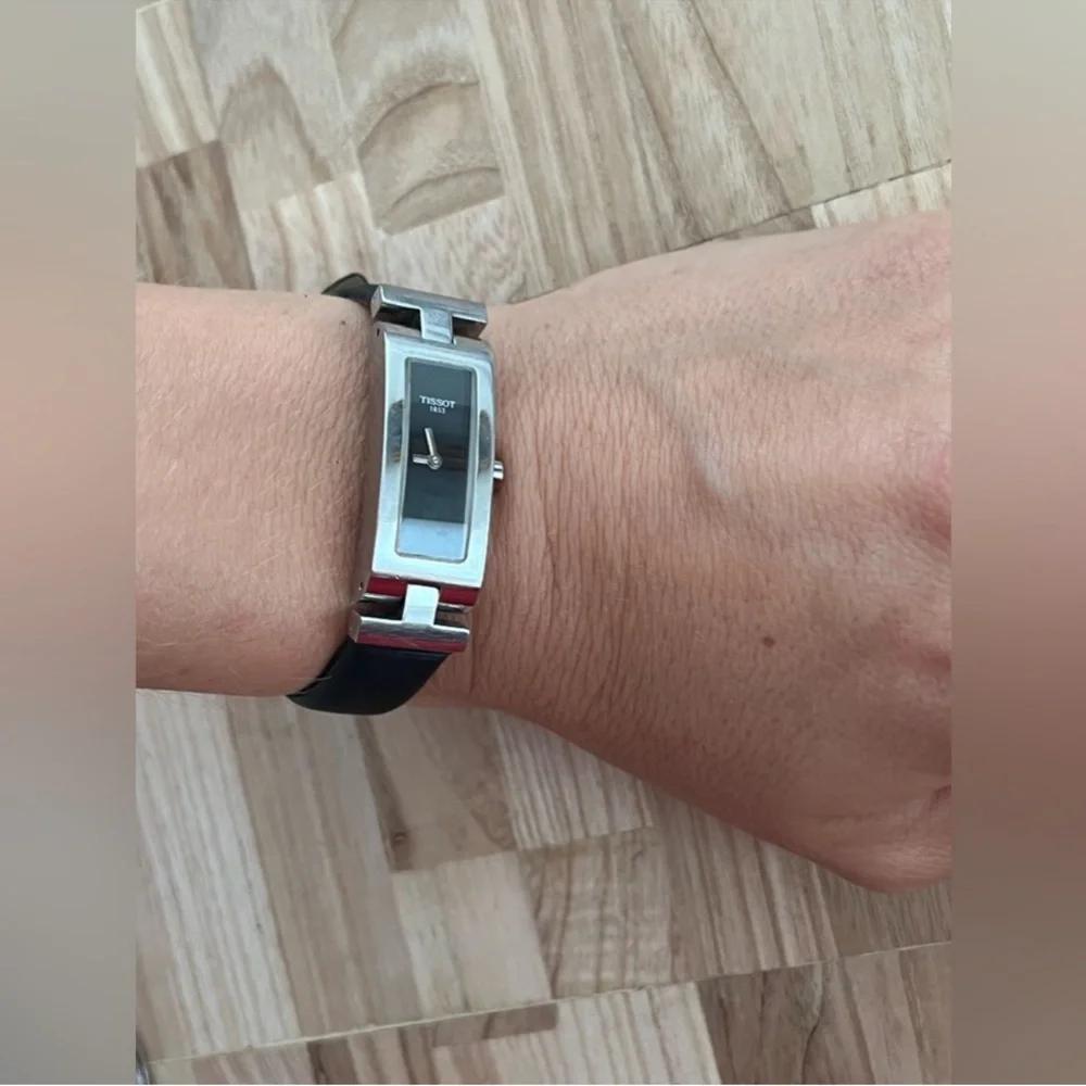 Tissot Ladies Watch Equi-T Stainless Case Black Dial Genuine Leather Strap Rare